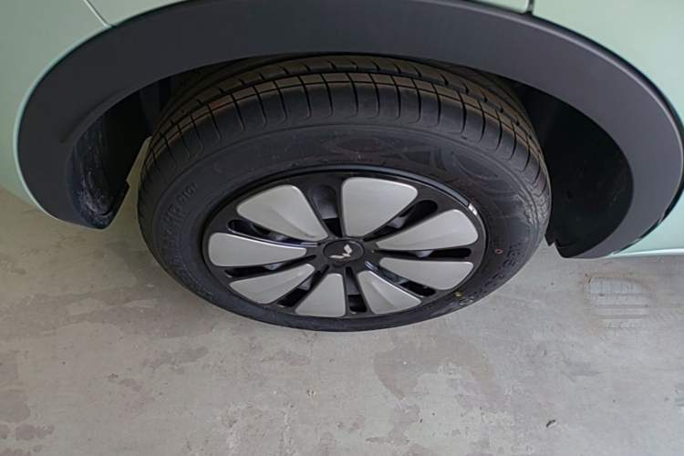 Used Wuling Bingo 2023 410 km Lingxi Deluxe Edition Right Rear Wheel Hub