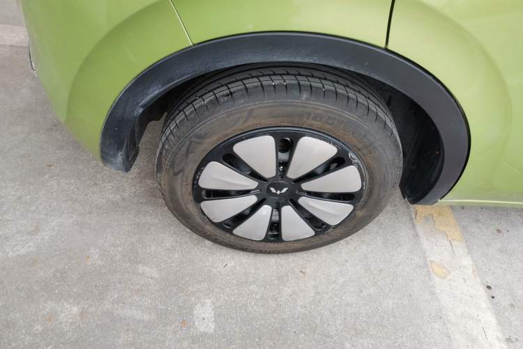 Used Wuling Bingo 2023 333 km Lingxi Connected Version Right Rear Wheel Hub