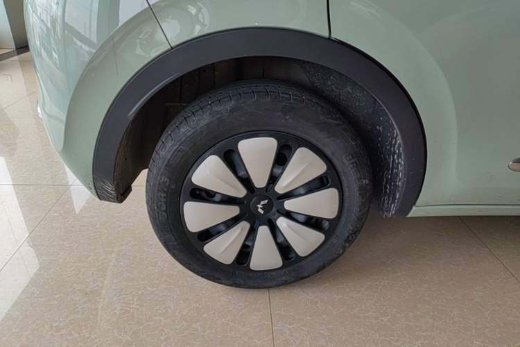 Used Wuling Bingo 2023 410 km Lingxi Deluxe Edition Right Rear Wheel Hub
