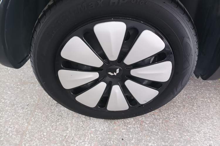 Used Wuling Bingo 2023 333 km Lingxi Connected Version Right Rear Wheel Hub