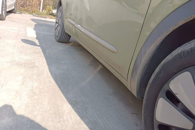 Used Wuling Bingo 2023 333 km Lingxi Connected Version Right Side Sill