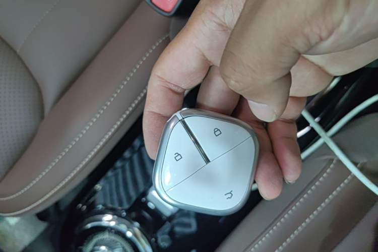 Used Wuling Bingo 2023 333 km Lingxi Connected+ Version Vehicle Key