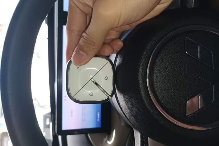 Used Wuling Bingo 2023 333 km Lingxi Connected Version Vehicle Key