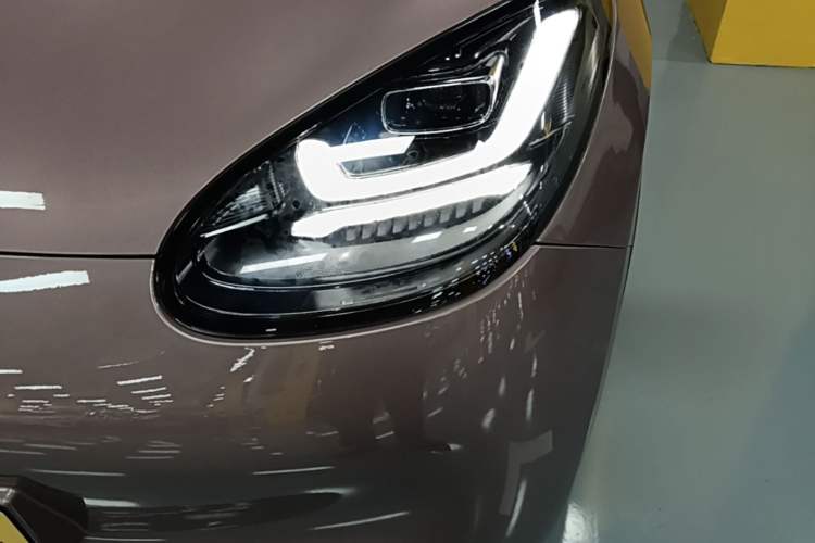 Used Wuling Bingo 2023 333 km Lingxi Connected Version Left Front Headlight