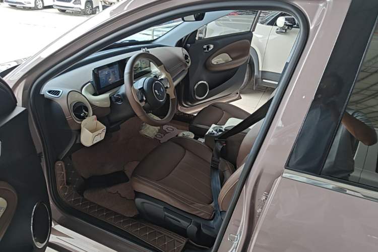 Used Wuling Bingo 2023 333 km Enjoyment Version Left Front Seat