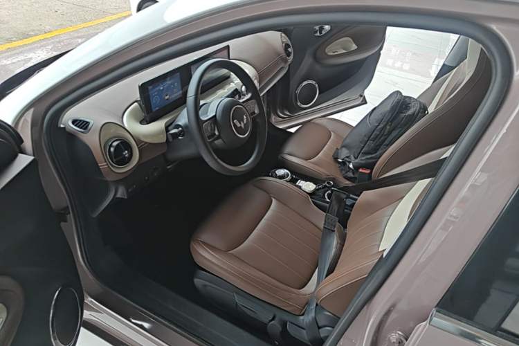 Used Wuling Bingo 2023 333 km Enjoyment Version Left Front Seat