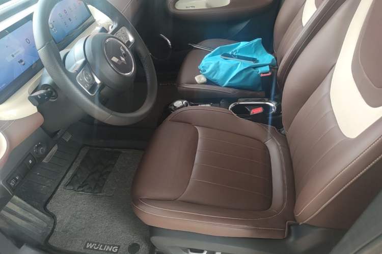 Used Wuling Bingo 2023 333 km Lingxi Connected+ Version Left Front Seat