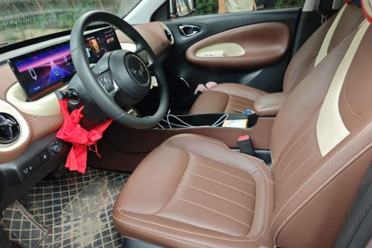 Used Wuling Bingo 2023 333 km Lingxi Connected+ Version Left Front Seat