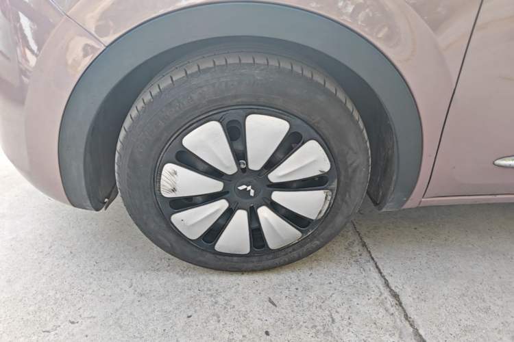 Used Wuling Bingo 2023 333 km Lingxi Connected Version Left Front Wheel Hub
