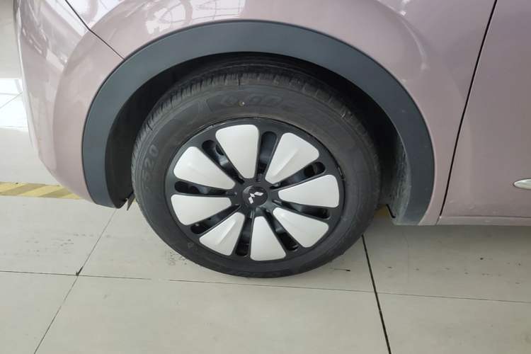 Used Wuling Bingo 2023 333 km Lingxi Connected+ Version Left Front Wheel Hub