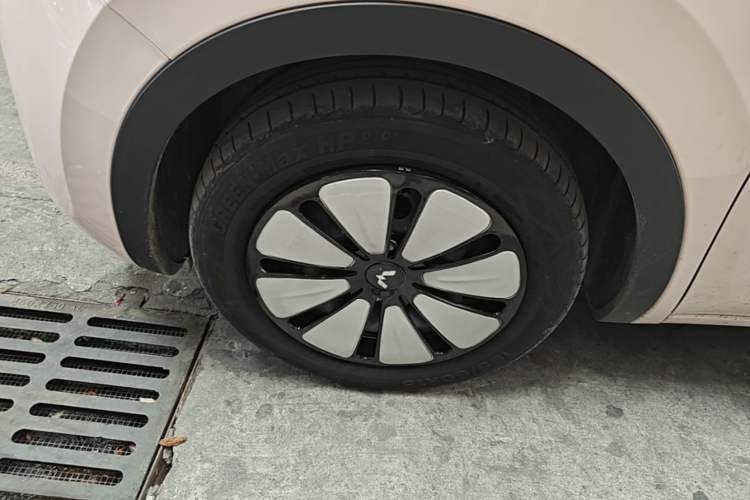 Used Wuling Bingo 2023 410 km Lingxi Deluxe Edition Left Front Wheel Hub