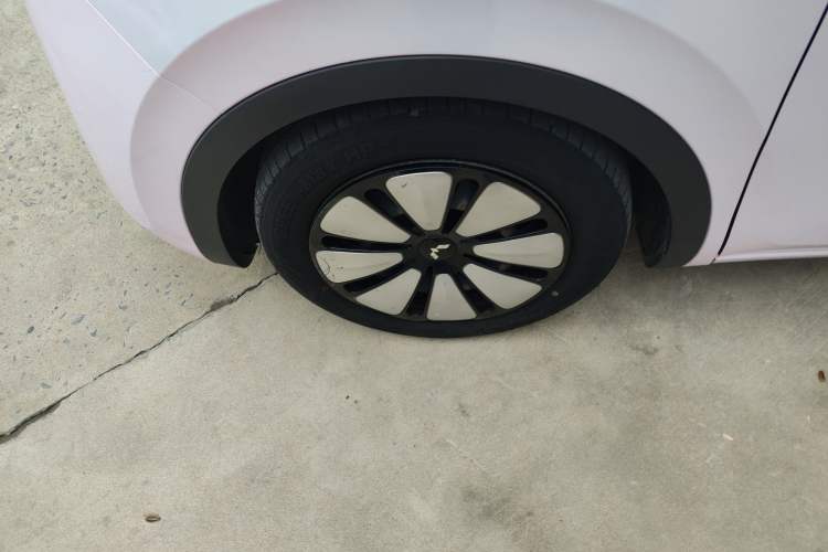 Used Wuling Bingo 2023 333 km Enjoyment Version Left Front Wheel Hub
