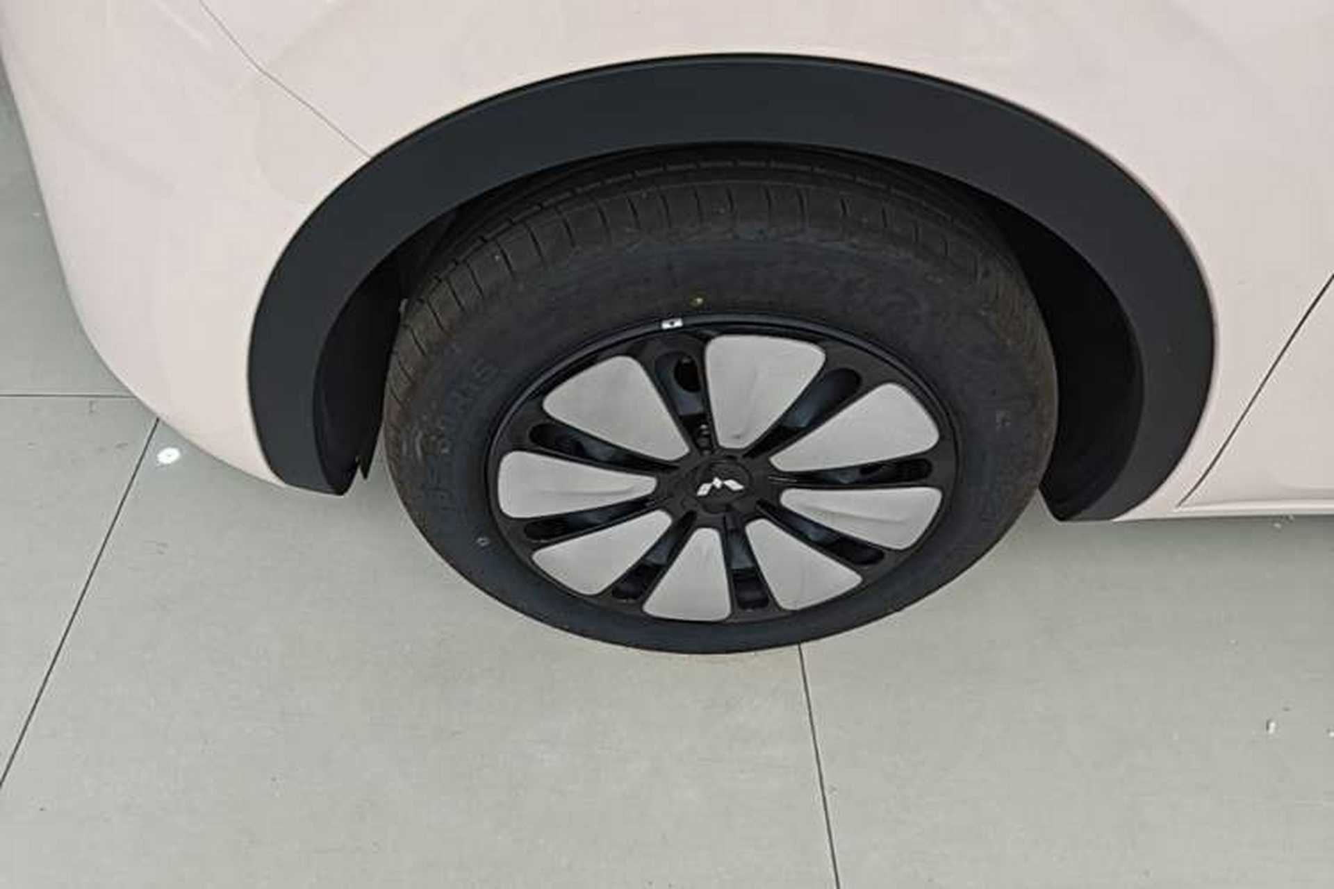 Used Wuling Bingo 2023 410 km Lingxi Deluxe Edition Left Front Wheel Hub