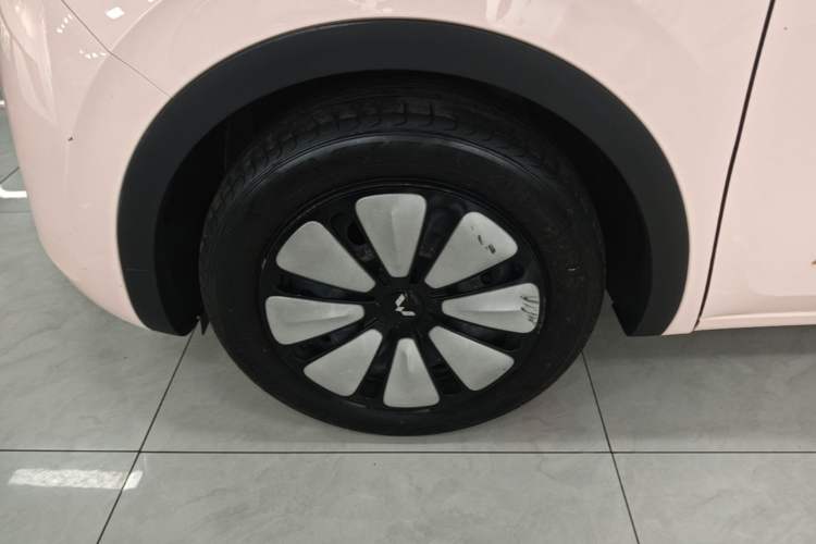 Used Wuling Bingo 2023 410 km Lingxi Deluxe Edition Left Front Wheel Hub