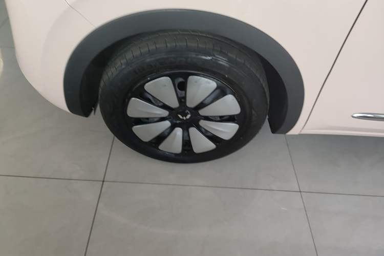 Used Wuling Bingo 2023 410 km Lingxi Deluxe Edition Left Front Wheel Hub