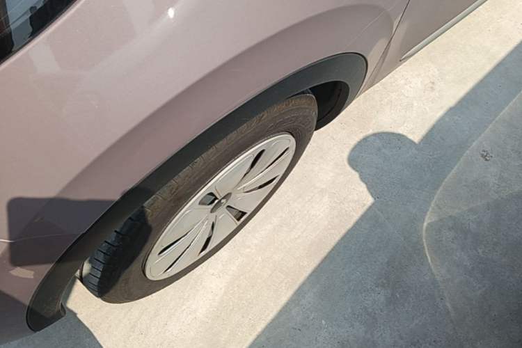 Used Wuling Bingo 2023 203km Light Edition Left Front Wheel Hub