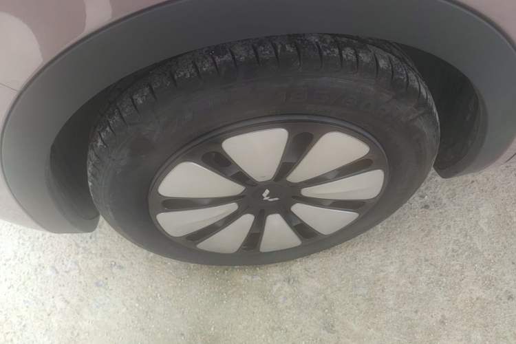 Used Wuling Bingo 2023 333 km Lingxi Connected+ Version Left Front Wheel Hub