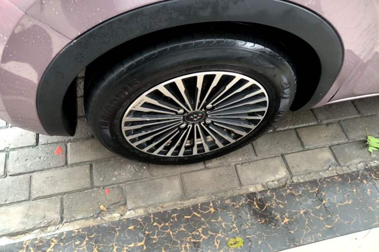 Used Wuling Bingo 2023 333 km Lingxi Connected Version Left Front Wheel Hub