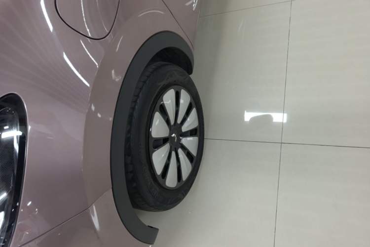 Used Wuling Bingo 2023 333 km Lingxi Connected Version Left Front Wheel Hub