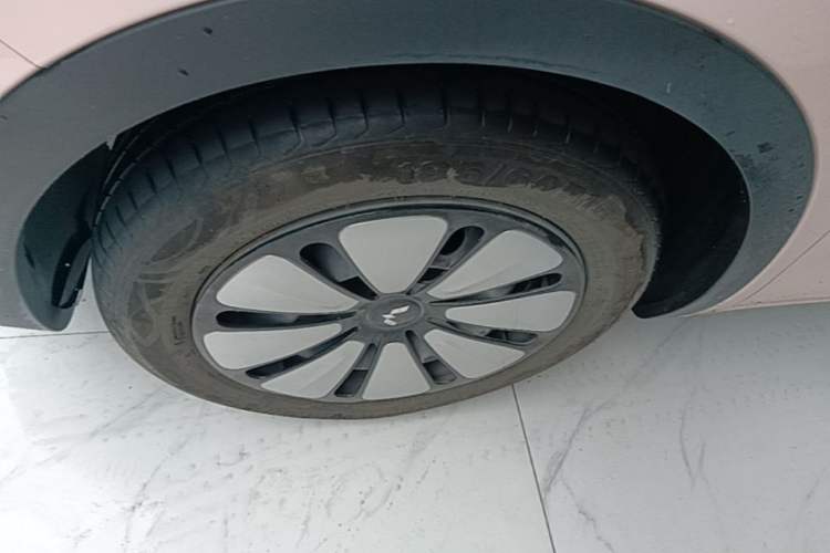 Used Wuling Bingo 2023 410 km Lingxi Deluxe Edition Left Front Wheel Hub