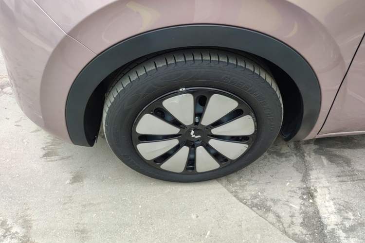 Used Wuling Bingo 2023 333 km Lingxi Connected Version Left Front Wheel Hub