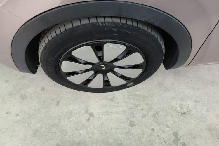 Used Wuling Bingo 2023 333 km Lingxi Connected Version Left Front Wheel Hub