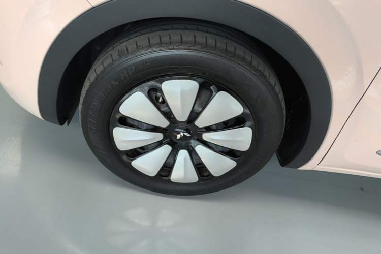 Used Wuling Bingo 2023 410 km Lingxi Deluxe Edition Left Front Wheel Hub