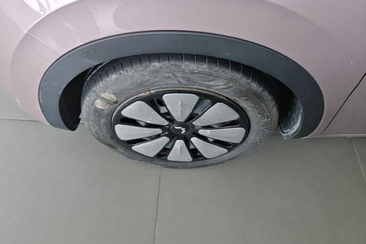 Used Wuling Bingo 2023 333 km Lingxi Connected Version Left Front Wheel Hub