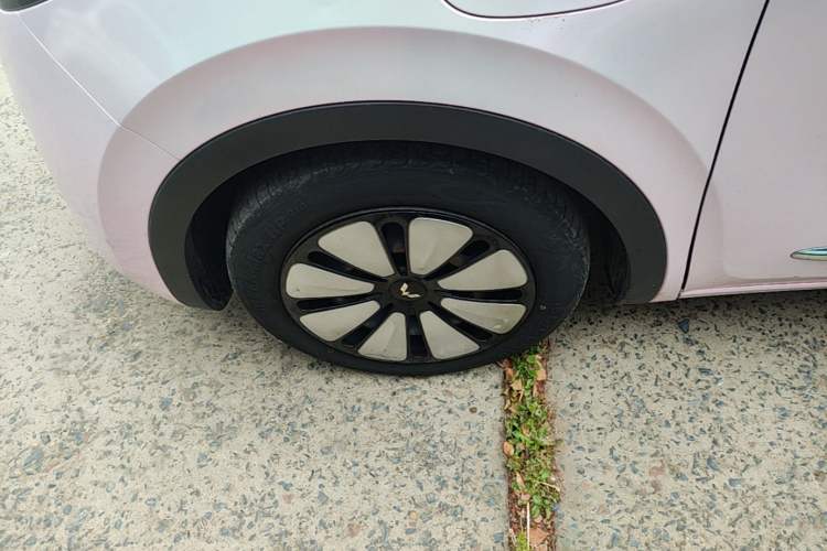 Used Wuling Bingo 2023 333 km Enjoyment Version Left Front Wheel Hub