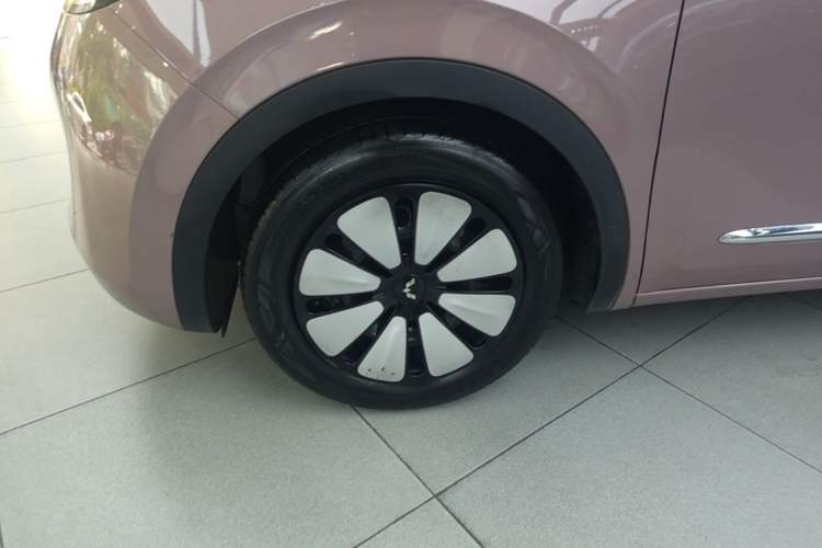 Used Wuling Bingo 2023 333 km Lingxi Connected+ Version Left Front Wheel Hub