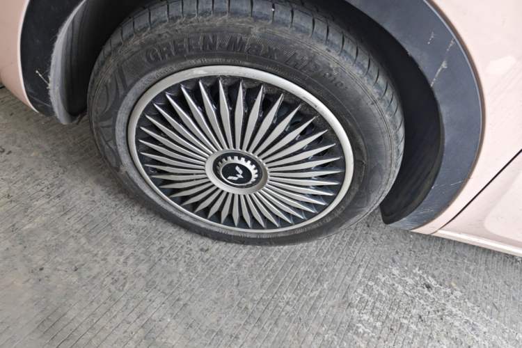 Used Wuling Bingo 2023 410 km Lingxi Deluxe Edition Left Front Wheel Hub