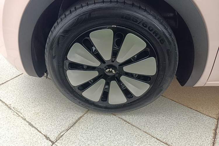 Used Wuling Bingo 2023 333 km Lingxi Connected+ Version Left Front Wheel Hub