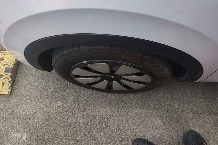 Used Wuling Bingo 2023 333 km Fast-Share Version Left Front Wheel Hub