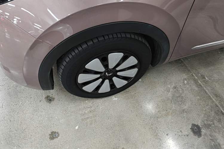 Used Wuling Bingo 2023 333 km Lingxi Connected Version Left Front Wheel Hub