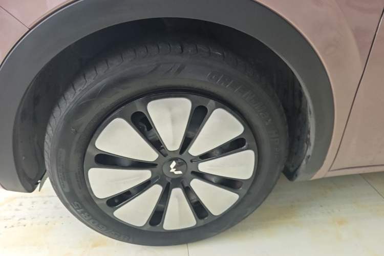 Used Wuling Bingo 2023 333 km Lingxi Connected Version Left Front Wheel Hub