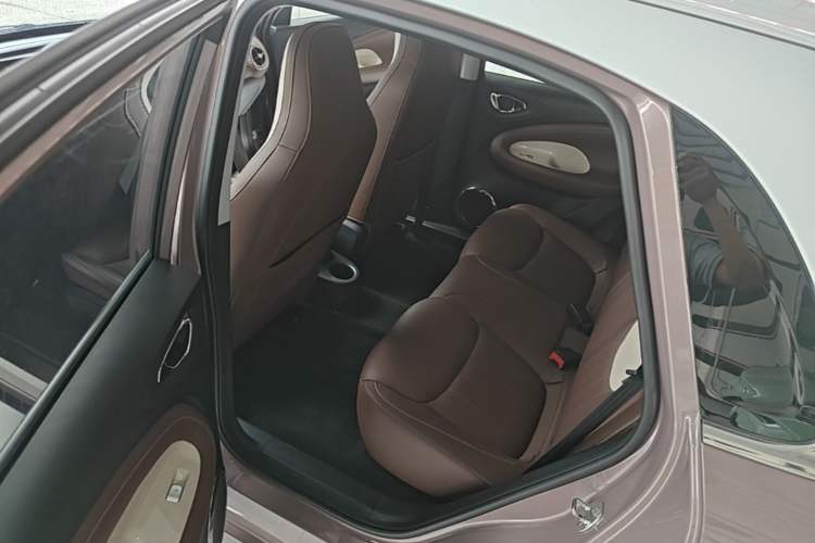 Used Wuling Bingo 2023 333 km Enjoyment Version Left Rear Seat