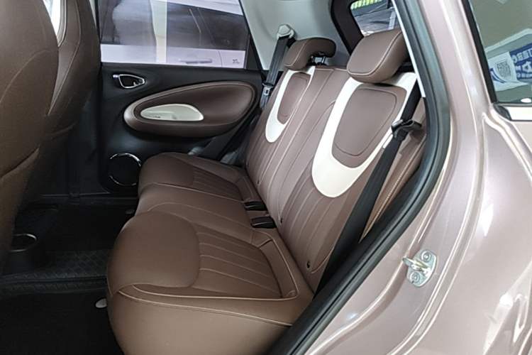 Used Wuling Bingo 2023 333 km Enjoyment Version Left Rear Seat