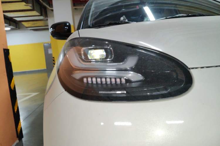 Used Wuling Bingo 2023 333km Enjoy+ Version Right Front Headlight
