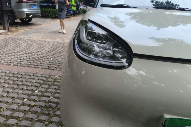 Used Wuling Bingo 2023 333 km Enjoyment Version Right Front Headlight