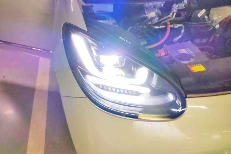 Used Wuling Bingo 2023 333 km Lingxi Connected+ Version Right Front Headlight