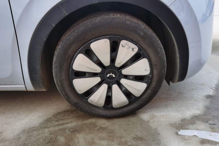 Used Wuling Bingo 2023 410 km Lingxi Deluxe Edition Right Front Wheel Hub