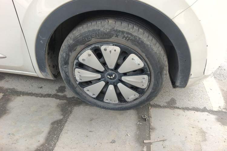 Used Wuling Bingo 2023 203km Comfort Edition Right Front Wheel Hub