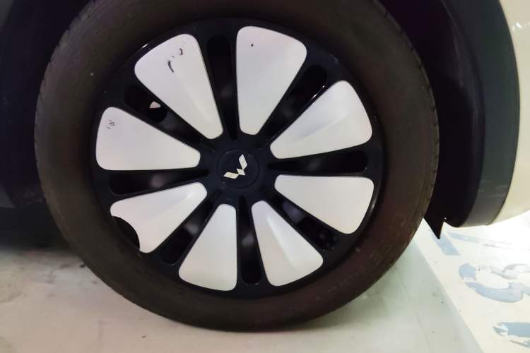 Used Wuling Bingo 2023 333 km Lingxi Connected+ Version Right Front Wheel Hub