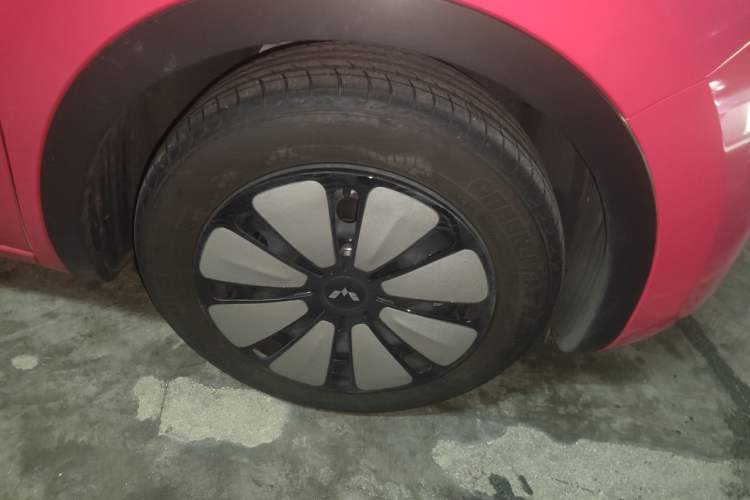 Used Wuling Bingo 2023 410 km Lingxi Deluxe Edition Right Front Wheel Hub