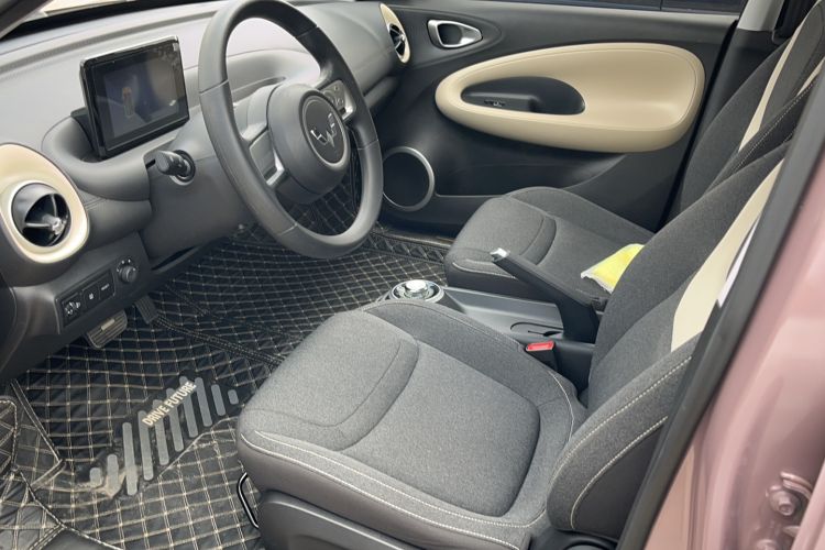Used Wuling Bingo 2023 203km Light Edition Left Front Seat