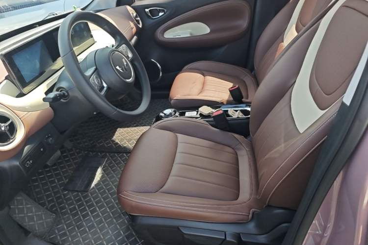 Used Wuling Bingo 2023 333 km Enjoyment Version Left Front Seat