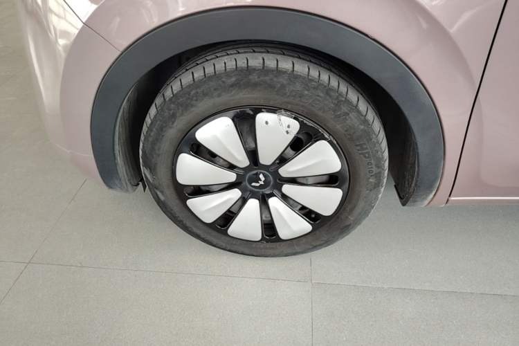 Used Wuling Bingo 2023 333 km Lingxi Connected Version Left Front Wheel Hub