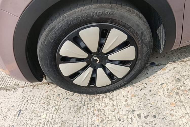 Used Wuling Bingo 2023 333 km Lingxi Connected Version Left Front Wheel Hub