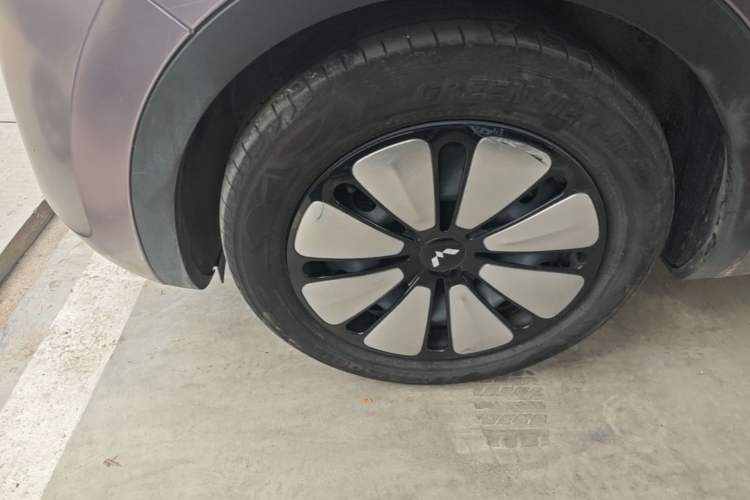 Used Wuling Bingo 2023 410 km Lingxi Deluxe Edition Left Front Wheel Hub