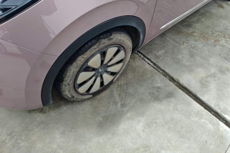 Used Wuling Bingo 2023 333 km Enjoyment Version Left Front Wheel Hub